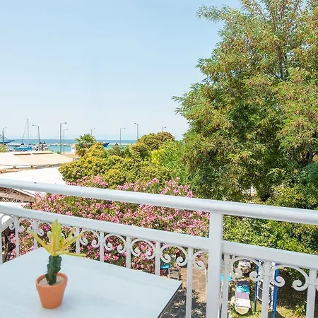 Alkyon Apartament *